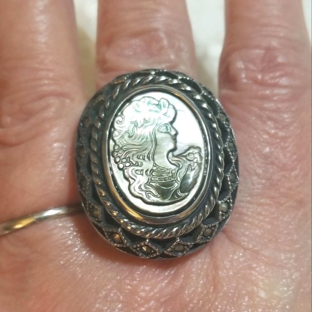 VTG Mother of Pearl Marcasite Statement Ring - Picture 7 of 7